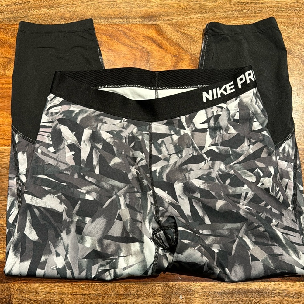 Women’s Nike leggings